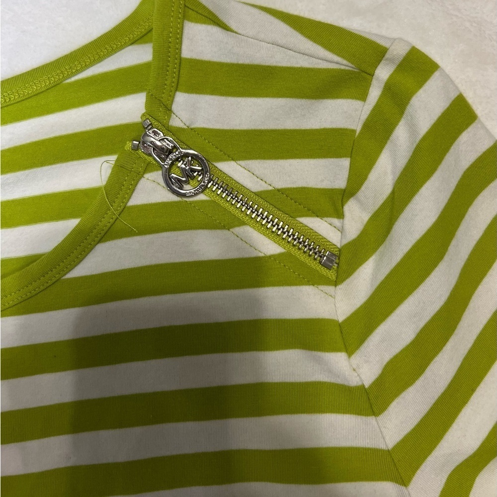 Michael Kors *NWT* 1X Women’s Lime Green & White Stripe short Sleeve Top - Picture 3 of 9